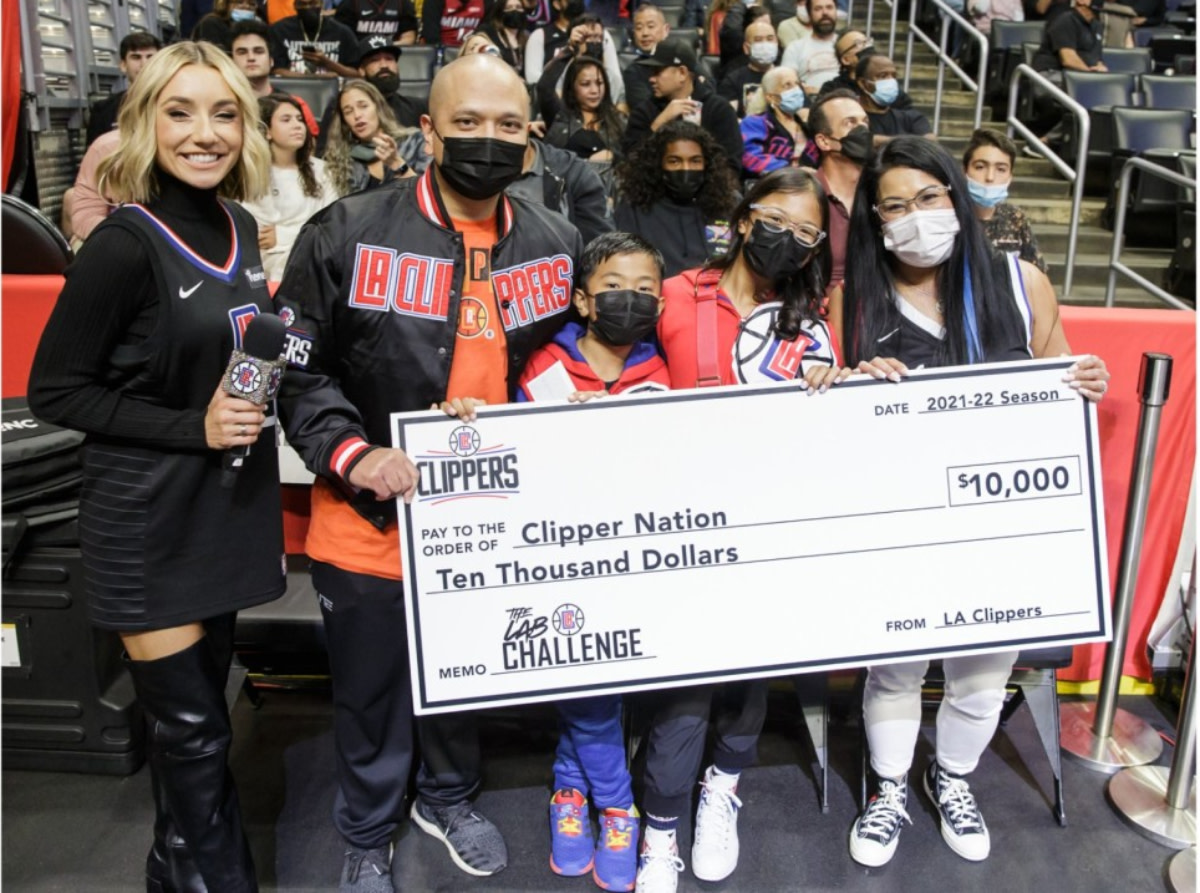Clippers fans with $10,000 check