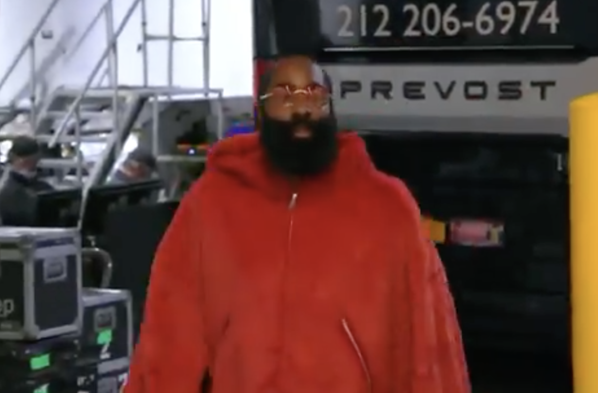 Charles Barkley Roasts James Harden's Pre-Game Outfit: That's Like The  Grinch Or Something. - Fadeaway World