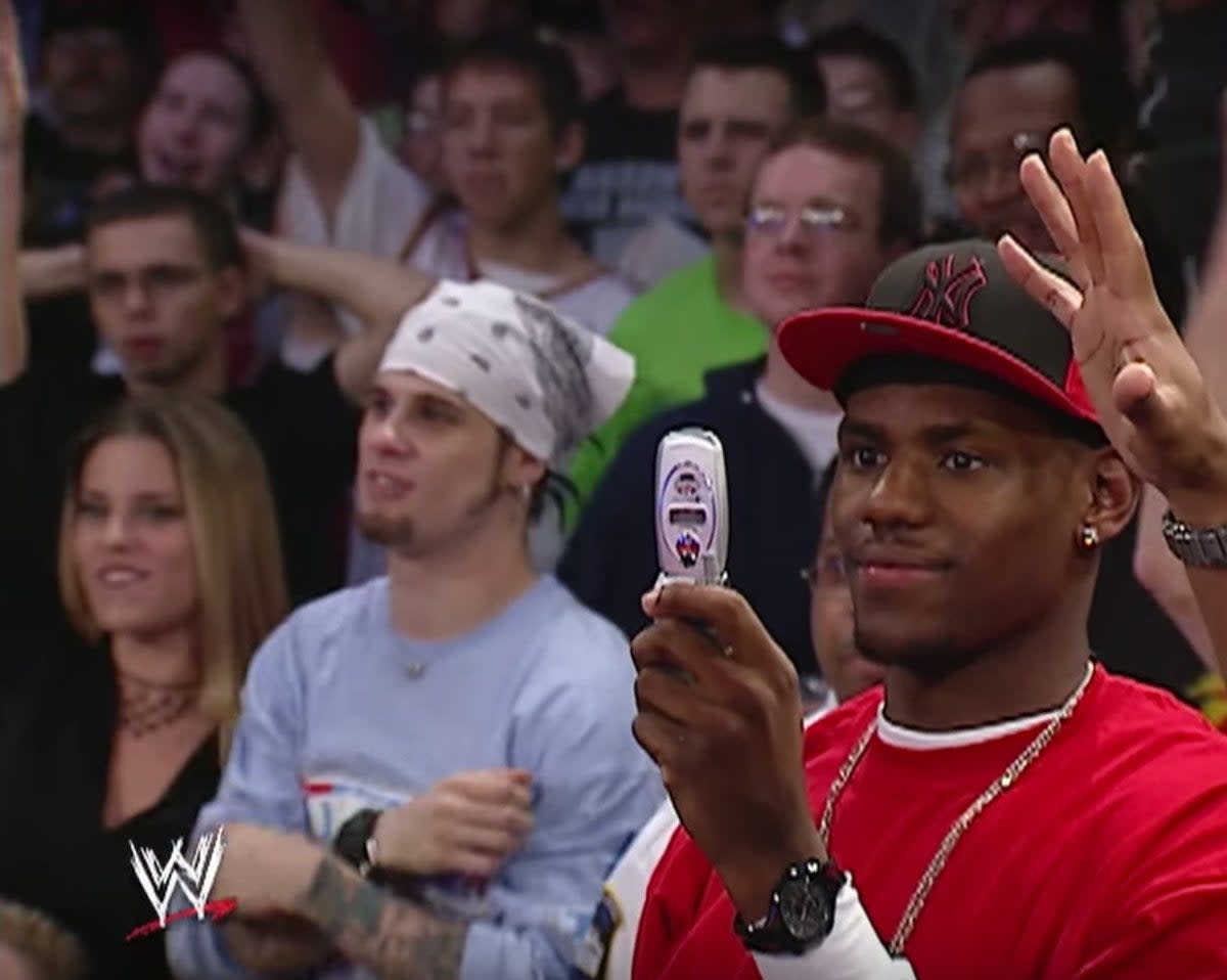 When LeBron James Attended WWE Raw With A Flip Phone In 2003 - Fadeaway ...