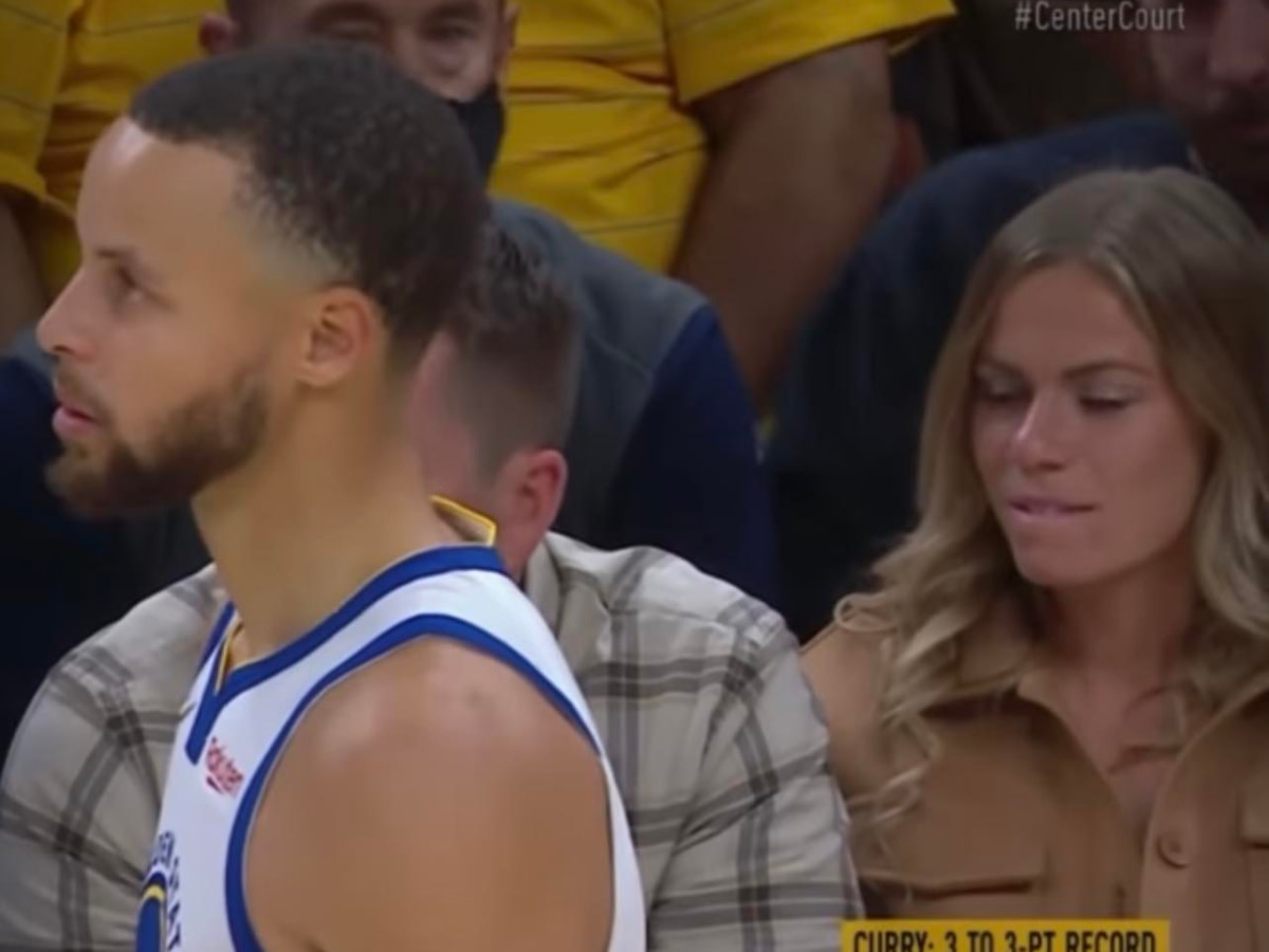 Woman Sitting Courtside Bit Her Lips When She Saw Stephen Curry: "If Ayesha Curry See This..."
