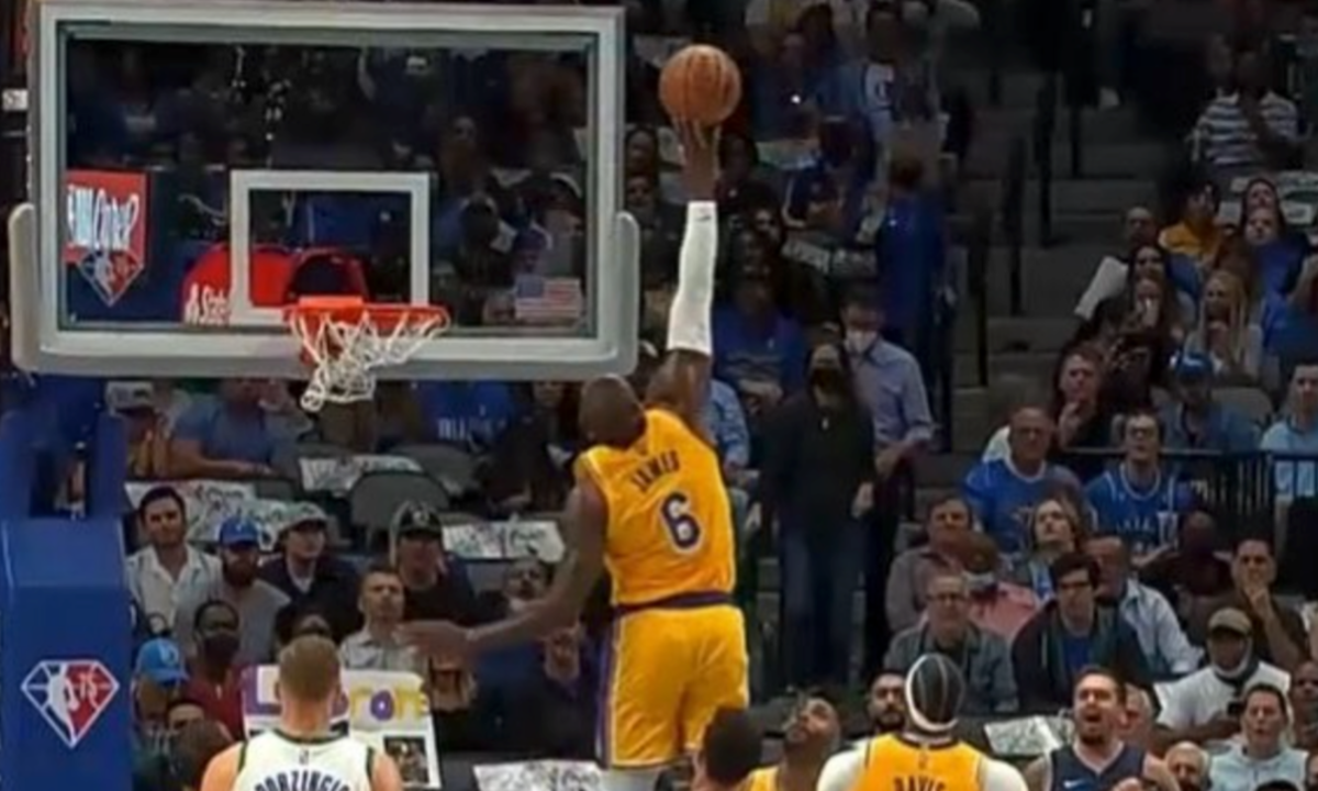 LeBron James Shows Of His Vertical At Almost 37 Years Old As His Head Touches The Backboard During Incredible Block
