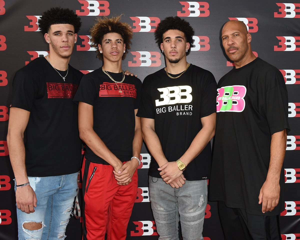 LaMelo Ball Says He Was Born Left-Handed But LaVar Made Him Change To Right Hand: “Our Pops Changed Us Because When We Eat At The Table, Lonzo And My Pops Are Right-Handed So Me And Gelo Was Hitting Them. He Changed All Of Us So We All Right.”