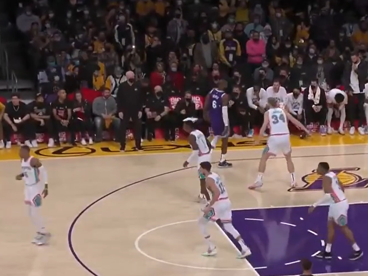 LeBron James Had To Play 1-on-5 Against The Spurs Because The Other Lakers Players Didn’t Care Enough To Cross Halfcourt To Help Him