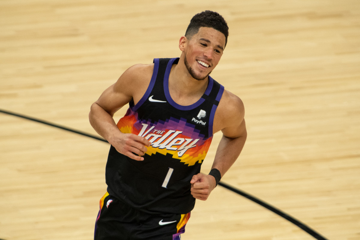 Devin Booker Responded Hilariously To Hornets Fan Who Wanted The Ball Stolen From Him: "Can't Nobody Take It"
