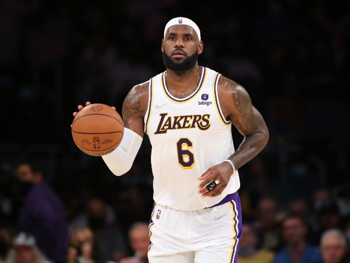 LeBron James Had 13 More Points Than The Entire Lakers Starting Lineup In Loss To Grizzlies