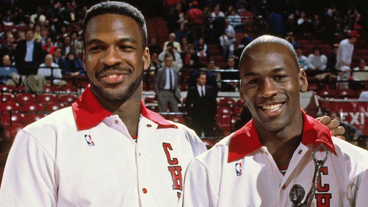 Charles Oakley Explains How He Became Friends With Michael Jordan: "Sometimes During Training Camp, We Just Seemed To Get Closer And Closer. Next Thing You Know We Just Started Hanging."