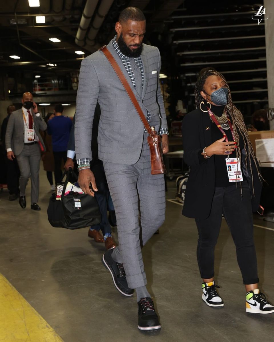 LeBron James Showed Up At The 2022 NBA All-Star Game With A Bottle Of His Lobos Tequila Satchel Around His Neck