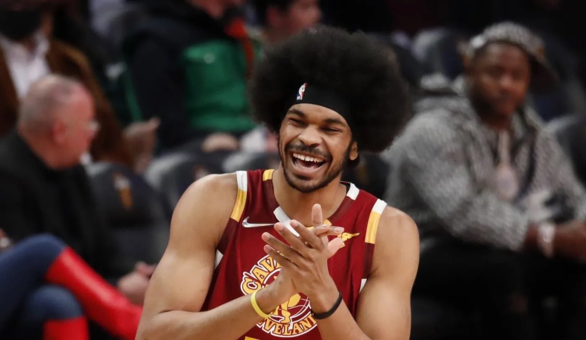 Jarrett Allen Reveals He Had To Get An iPhone Because The Cavaliers Wouldn't Let Him Be Part Of The Group Text: "They Wanted All Blue Messages."