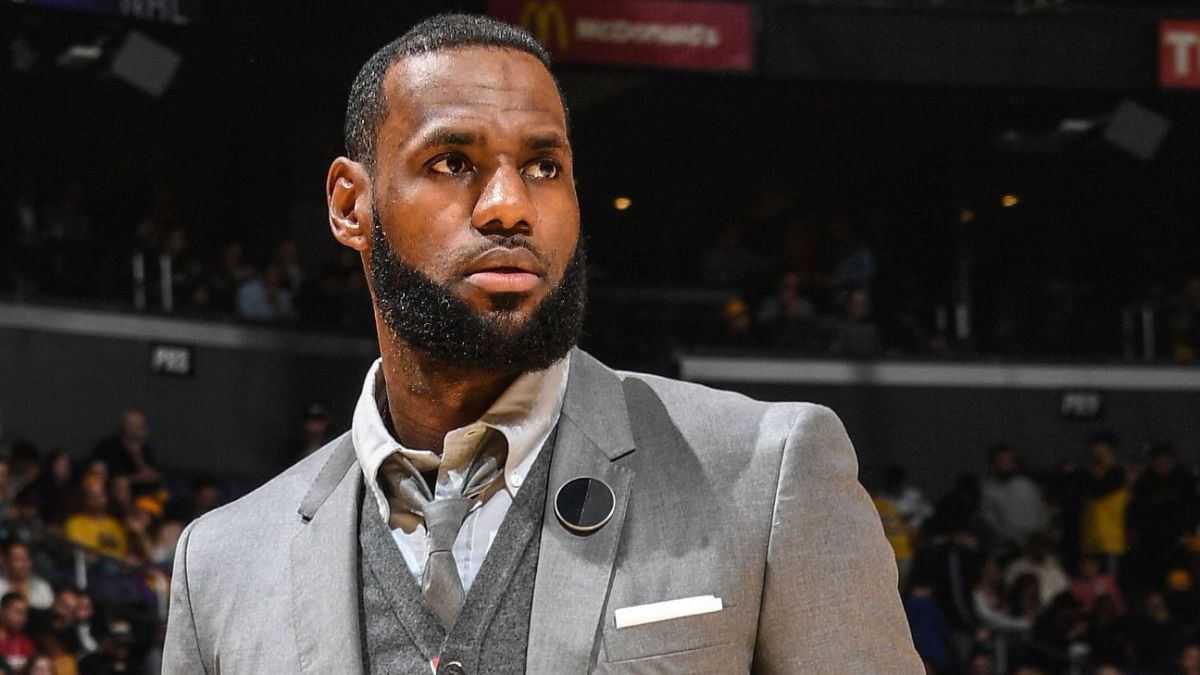 LeBron James Clears The Air On Lakers Reporter Bill Oram's Recent Article: "I Know What He Wrote Wasn't Truthful Because It Never Came From Me."