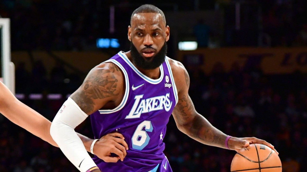 NBA Fans Calls Out LeBron James For Not Taking The Final Shot Against The Clippers: "LeBron Got Scared And Passed It Away.