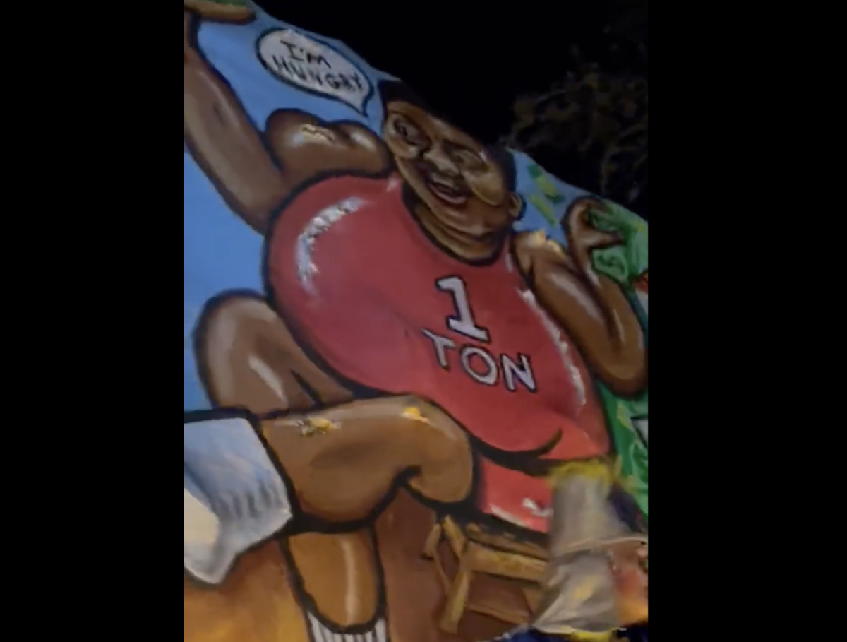 New Orleans Destroys Zion Williamson With “1Ton” Float In Parade