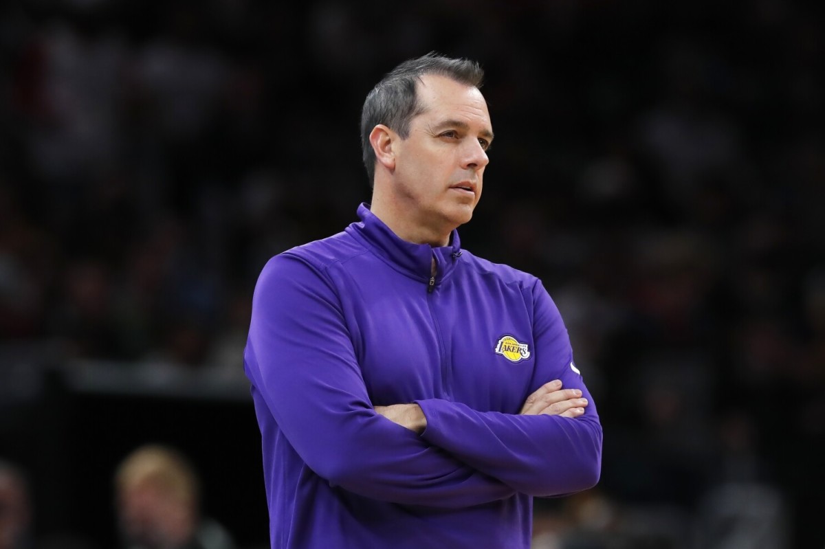 NBA Fans React After Frank Vogel Asked The Lakers Team To Pretend They Were Down By 15 Points While Being Down By 30: "Imagine Losing By So Much That You Pretend You're Down By Less Double Digits."