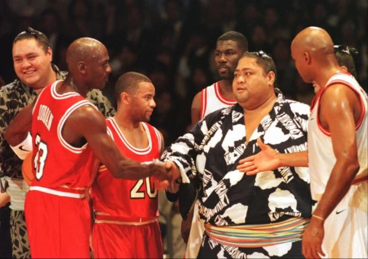 Michael Jordan Refereed An Epic 3-On-3 Game Between Sumo Wrestlers And Charles Barkley's Team In Japan In 1996