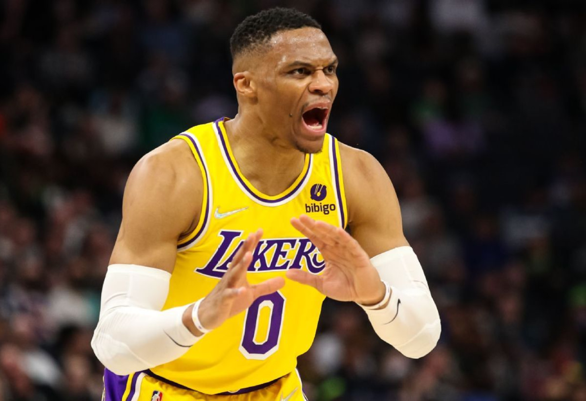 NBA Fans Are Clowning Russell Westbrook After An Inbound Pass Hit Him In The Arm: "Lakers Season In A Nutshell"