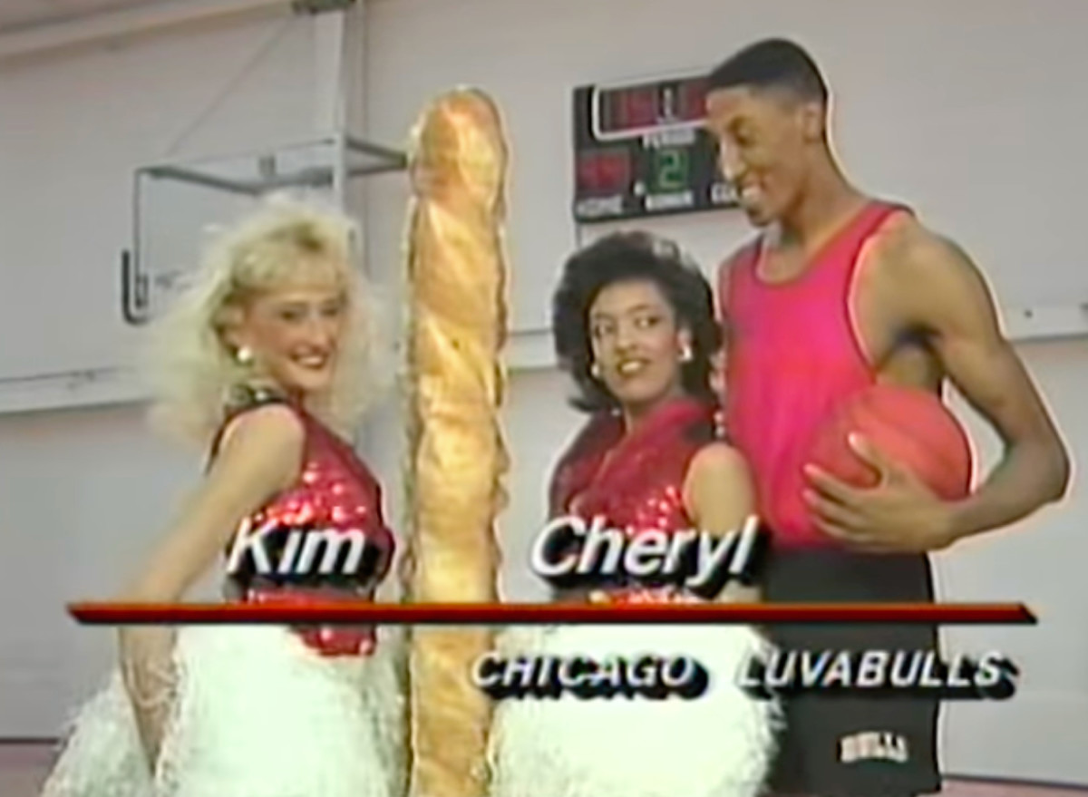 Scottie Pippen Appeared In A Hilarious Commercial For Chicago's Mr. Submarine Subs: "This Is One 6-Footer I Can't Handle. Ladies, Let's Have A Party."