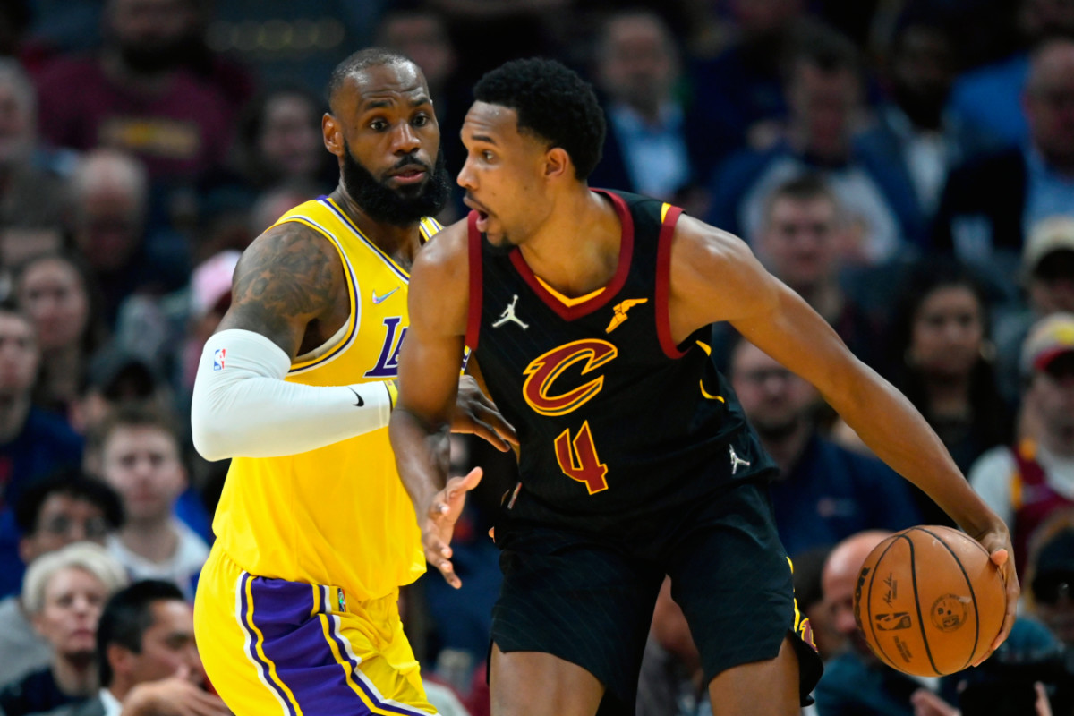 Evan Mobley Kicked LeBron James In The Face After James’ Excellent ...