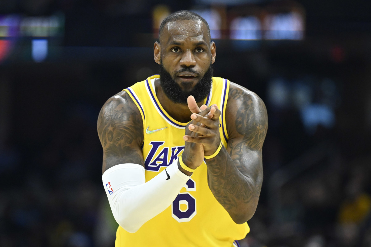 LeBron James In Danger Of Missing Out On 2022 Scoring Title Due To Injury