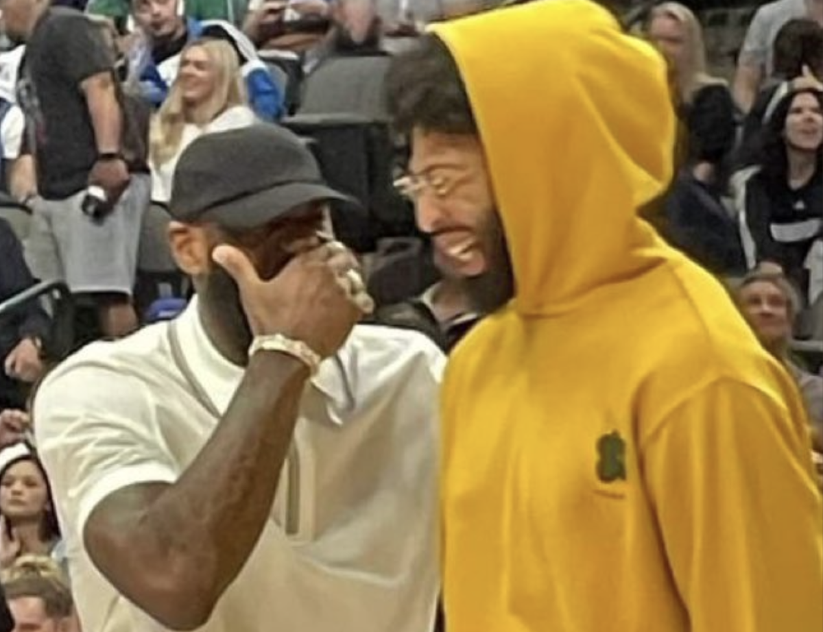 NBA Fans React To A Picture Of LeBron James And Anthony Davis Laughing During The Lakers Loss To The Mavericks: “They Don’t Care Too Much.”
