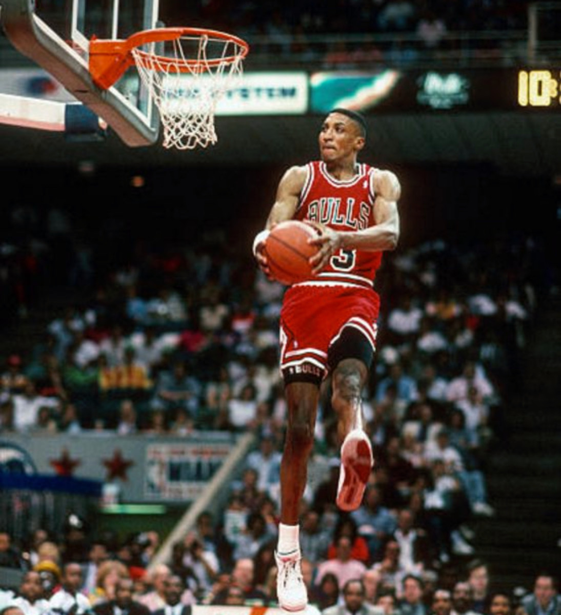 Scottie Pippen's Dunk From The Free Throw Line In The Dunk Contest Blew Everyone's Minds: "Wow, How Come This Is The First Time I've Seen This Footage?"