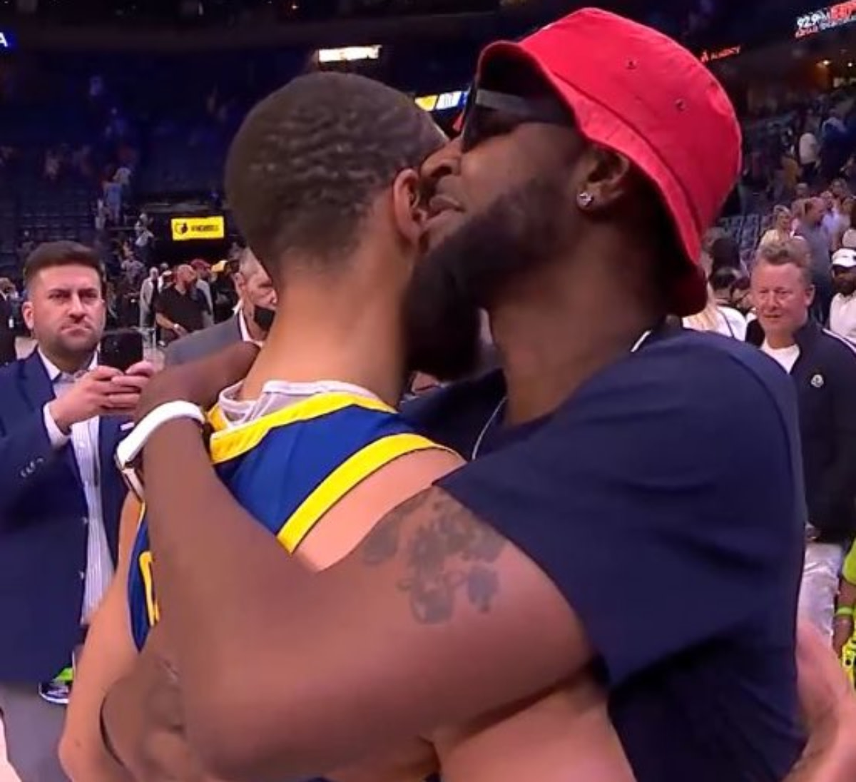Steph Curry And Ja Morant's Father Tee Shared A Hug After Warriors vs. Grizzlies Game 1