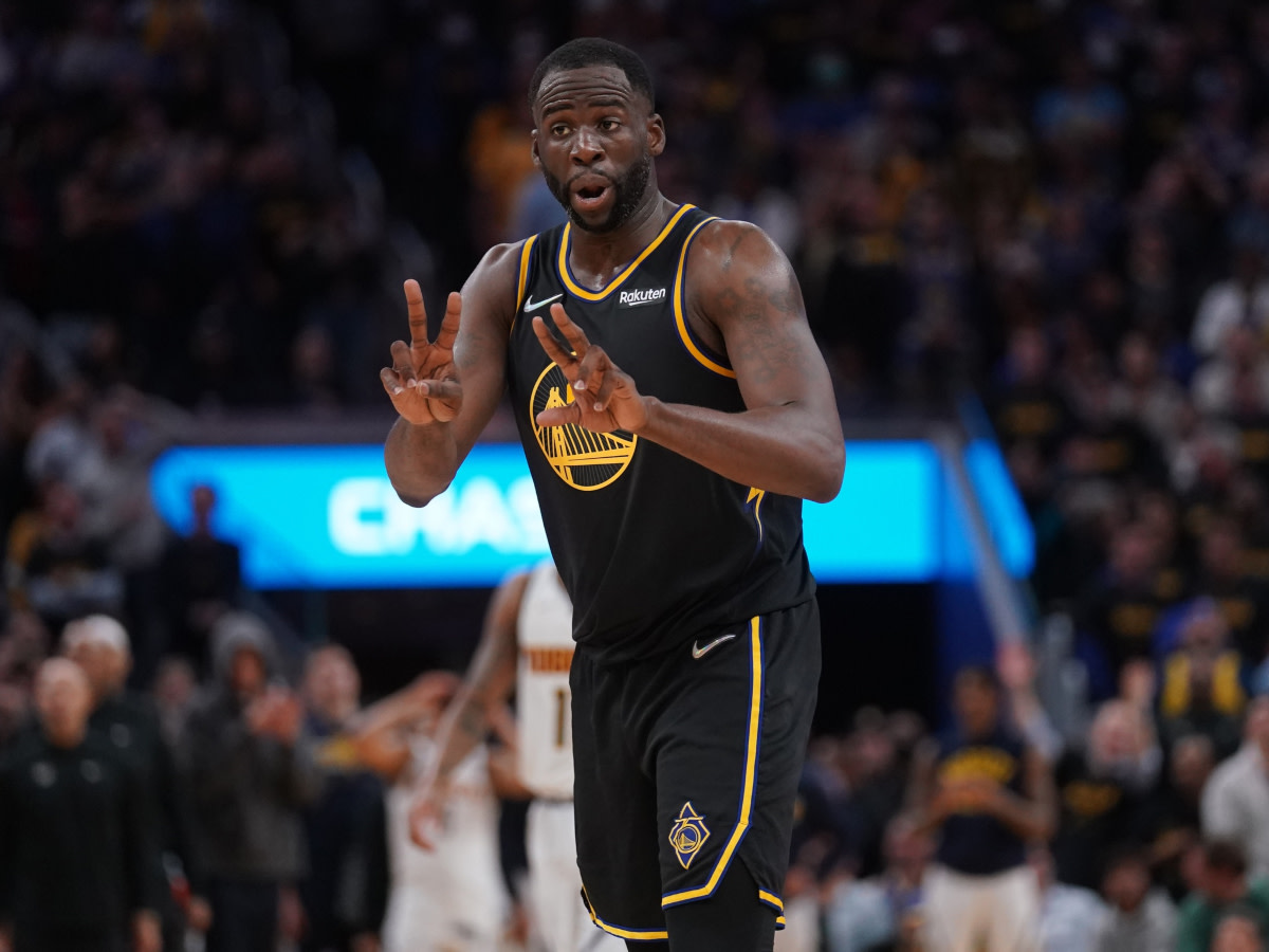 Draymond Green Gets Fined $25K For Showing His Middle Finger To Grizzlies Fans