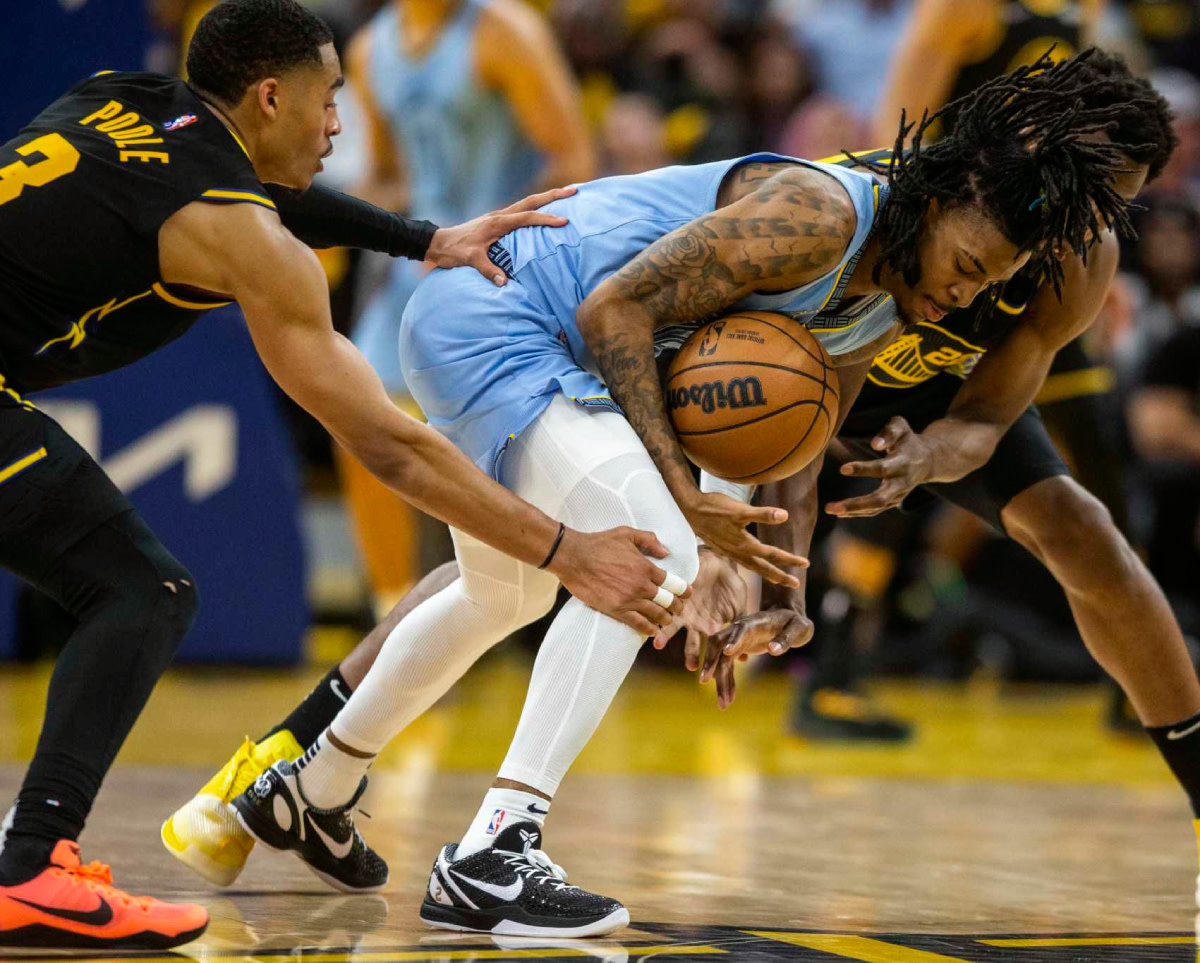Professional Doctor Explains Why Jordan Poole Did Not Make A Dirty Play To Injure Ja Morant: “He Doesn’t Have A Big Enough Grip To Force The Knee Outward.”