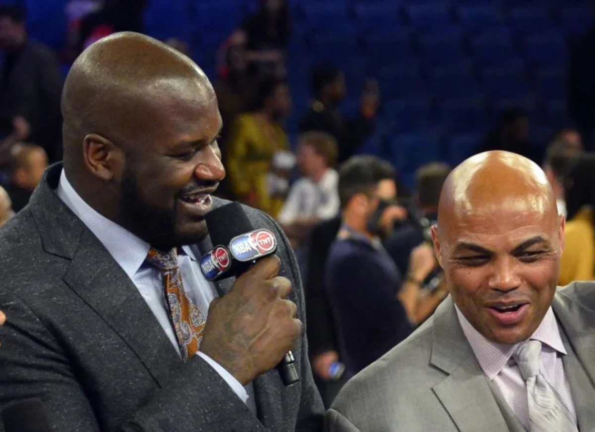 NBA Fans React To Video Of Shaquille O'Neal Flexing Hall Of Fame Ring: "What Chuck Sees Every Time He Argues With Shaq"