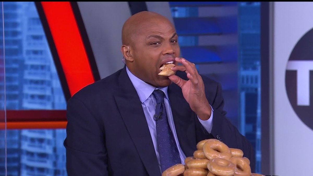 NBA On TNT Trolled Charles Barkley After NFL Legend Jerry Rice Called Him Out: “Does This Donut Count As A Ring?”