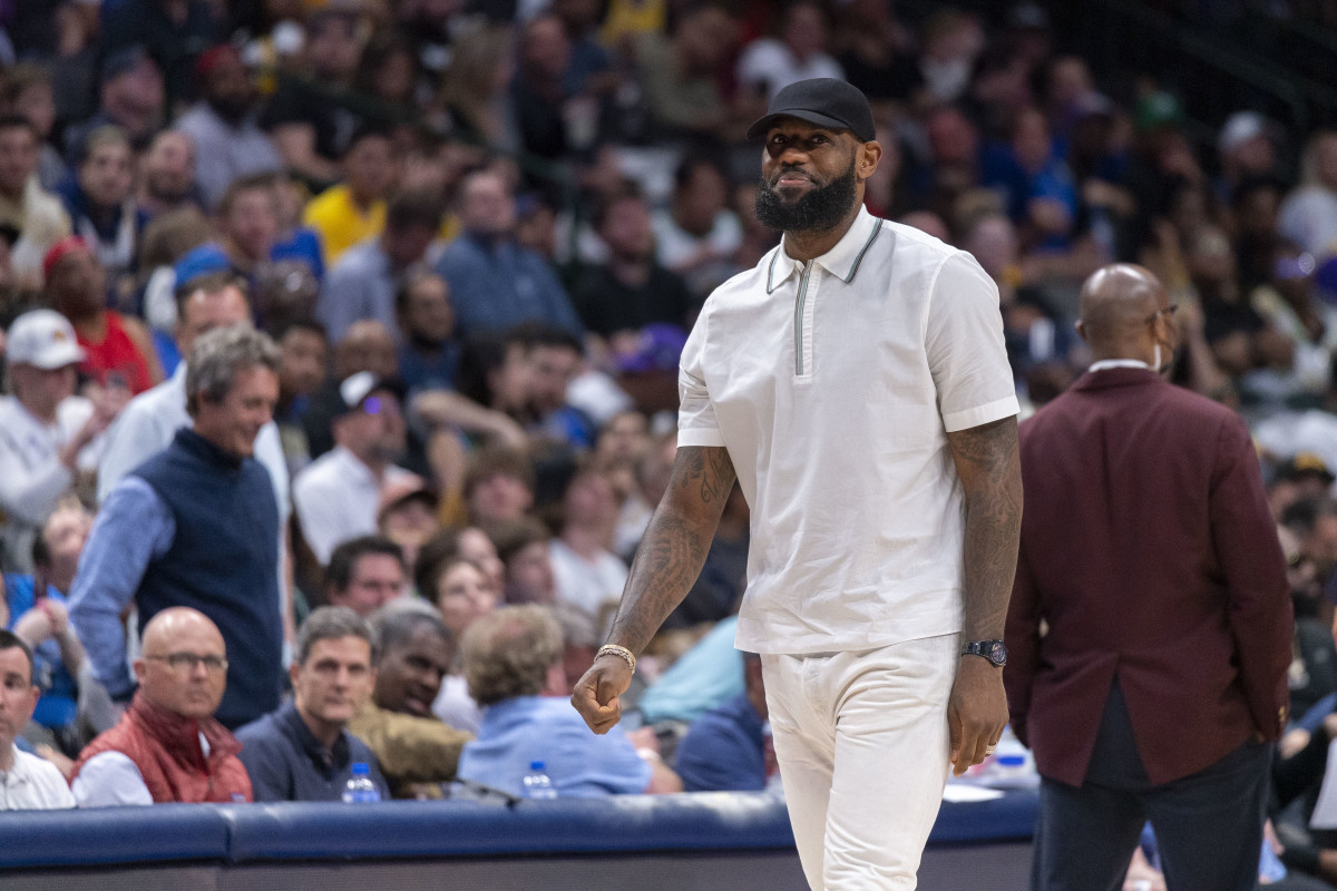NBA Fans Debate Whether To Take $50,000 Cash Or A 2 Hour Dinner With Billionaire LeBron James: "Dinner Is Nice, LeBron Is Great, But 50k Are 50k"