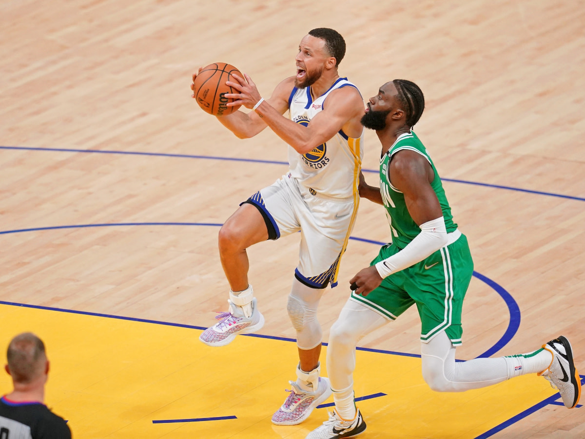 NBA Fans Blast Journalist After He Said Stephen Curry Is The Best Player In The World: "He Never Won Without The Superteam"