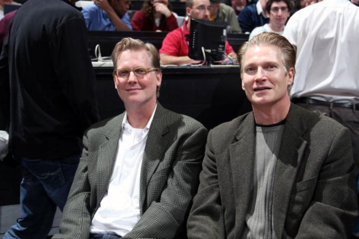 MINNEAPOLIS - OCTOBER 28: Comedian Craig Kilborn (L) cheers on the Minnesota Timberwolves during the against the New Jersey Nets during the season opening game on October 28, 2009 at the Target Center in Minneapolis, Minnesota.  NOTE TO USER: User expressly acknowledges and agrees that, by downloading and or using this Photograph, user is consenting to the terms and conditions of the Getty Images License Agreement. Mandatory Copyright Notice: Copyright 2009 NBAE (Photo by David Sherman/NBAE via Getty Images)