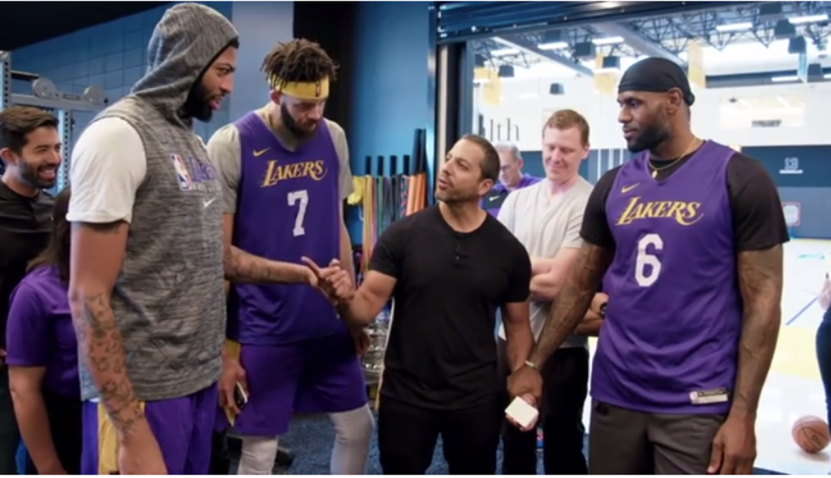 LeBron James, Anthony Davis Were Stunned After Amazing Magic Trick By David Blaine And Nobody Can Catch It
