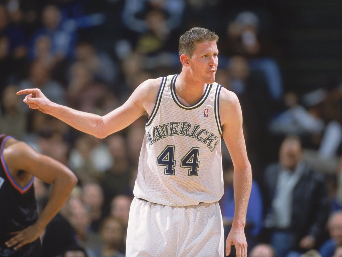 15 Feb 2001:  Shawn Bradley #44 of the Dallas Mavericks points on the court during the game against the Cleveland Cavaliers at the Reunion Arena in Dallas, Texas.  The Mavericks defeated the Cavaliers 102-81.  NOTE TO USER: It is expressly understood that the only rights Allsport are offering to license in this Photograph are one-time, non-exclusive editorial rights. No advertising or commercial uses of any kind may be made of Allsport photos. User acknowledges that it is aware that Allsport is an editorial sports agency and that NO RELEASES OF ANY TYPE ARE OBTAINED from the subjects contained in the photographs.Mandatory Credit: Ronald Martinez  /Allsport