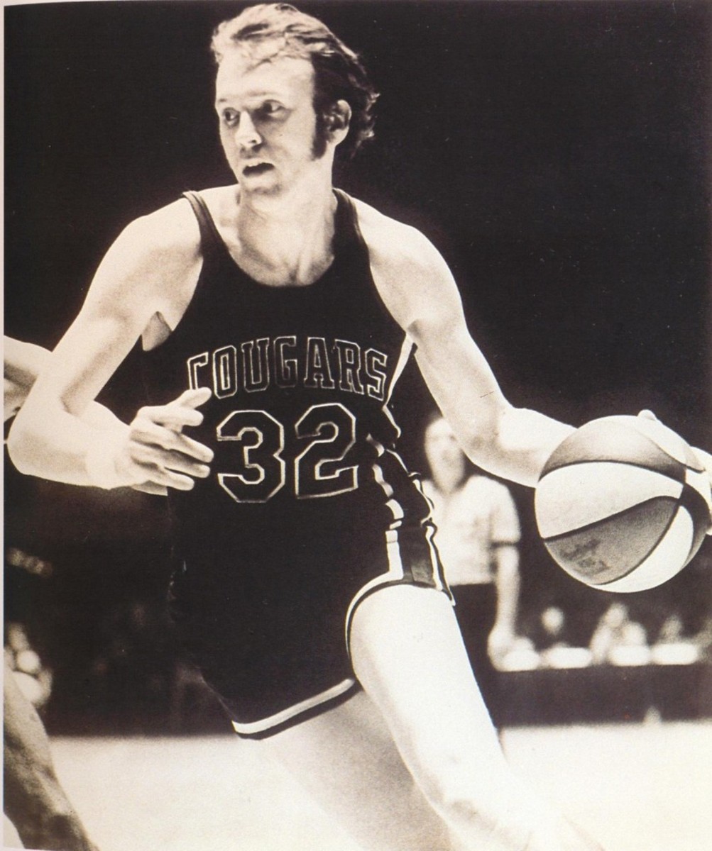 Cougars 72-73 Road Billy Cunningham (2)