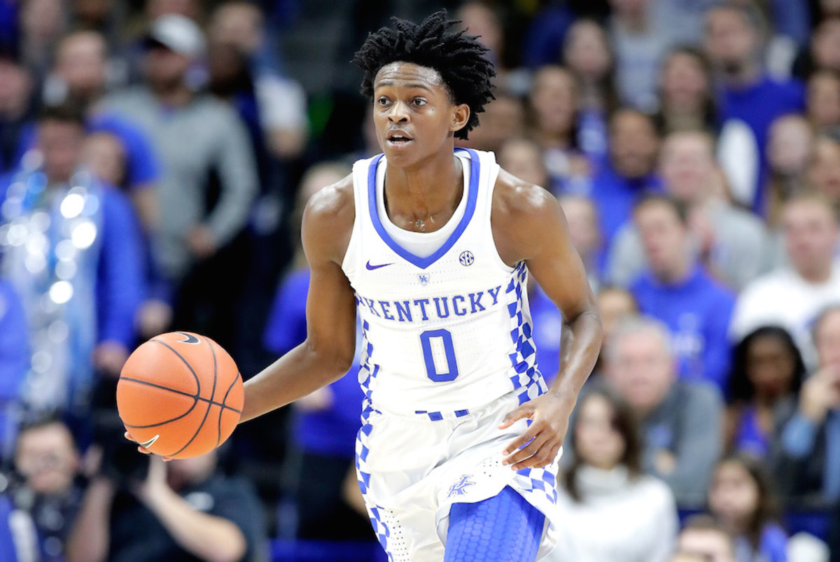 LEXINGTON, KY - JANUARY 07:  De'Aaron Fox #0 of the Kentucky Wildcats dribbles the ball during the game against the Arkansas Razorbacks at Rupp Arena on January 7, 2017 in Lexington, Kentucky.  (Photo by Andy Lyons/Getty Images)