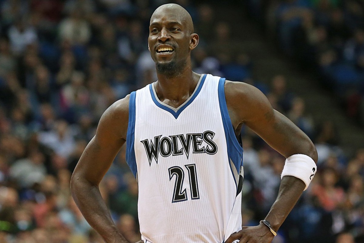 MINNEAPOLIS, MN - FEBRUARY 28:  Kevin Garnett #21 of the Minnesota Timberwolves during the game against the Memphis Grizzlies on February 28, 2015 at Target Center in Minneapolis, Minnesota. NOTE TO USER: User expressly acknowledges and agrees that, by downloading and or using this Photograph, user is consenting to the terms and conditions of the Getty Images License Agreement. Mandatory Copyright Notice: Copyright 2015 NBAE (Photo by Jordan Johnson/NBAE via Getty Images)