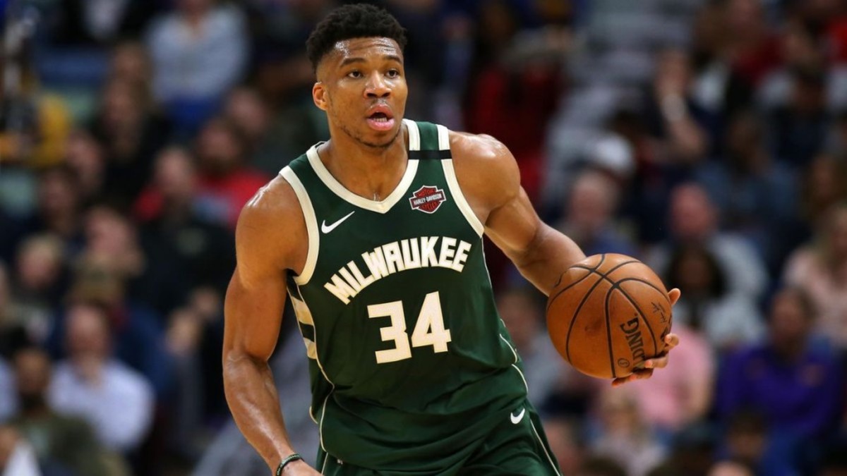 Giannis Antetokounmpo Reportedly Showed Text Messages From Stars On Rival Teams To Bucks Management Before Re-Signing