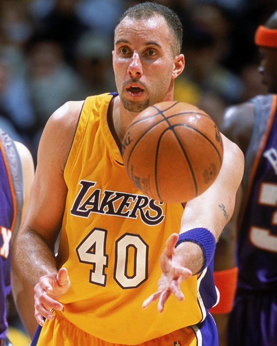 7 Feb 2001:  Greg Foster #40 of the Los Angeles Lakers passes the ball during the game against the Phoenix Sun at the STAPLES Center in Los Angeles, California.  The Lakers defeated the Suns 85-83.   NOTE TO USER: It is expressly understood that the only rights Allsport are offering to license in this Photograph are one-time, non-exclusive editorial rights. No advertising or commercial uses of any kind may be made of Allsport photos. User acknowledges that it is aware that Allsport is an editorial sports agency and that NO RELEASES OF ANY TYPE ARE OBTAINED from the subjects contained in the photographs.Mandatory Credit: Harry How  /Allsport