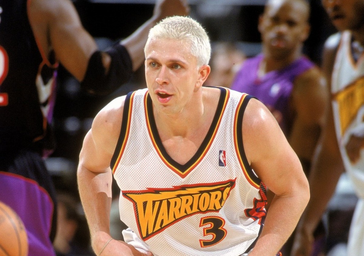 8 Dec 2000:  Bob Sura #3 of the Golden State Warriors drops into position during the game against the Toronto Raptors at the Arena in Oakland, California. The Raptors defeated the Warriors 108-98.   NOTE TO USER: It is expressly understood that the only rights Allsport are offering to license in this Photograph are one-time, non-exclusive editorial rights. No advertising or commercial uses of any kind may be made of Allsport photos. User acknowledges that it is aware that Allsport is an editorial sports agency and that NO RELEASES OF ANY TYPE ARE OBTAINED from the subjects contained in the photographs.Mandatory Credit: Jed Jacobsohn  /Allsport
