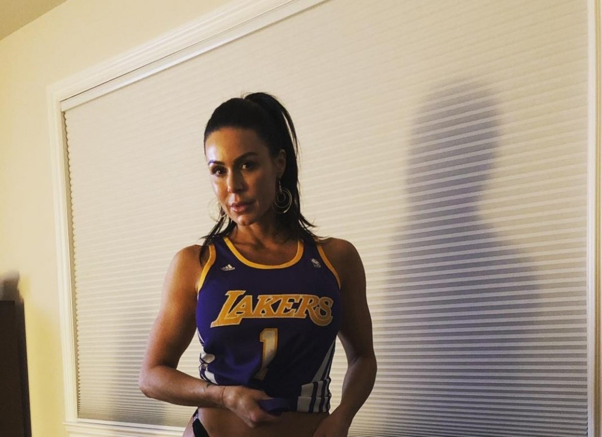 Adult Film Star Kendra Lust Shows Her Support To The Lakers And Fans Love It Fadeaway World