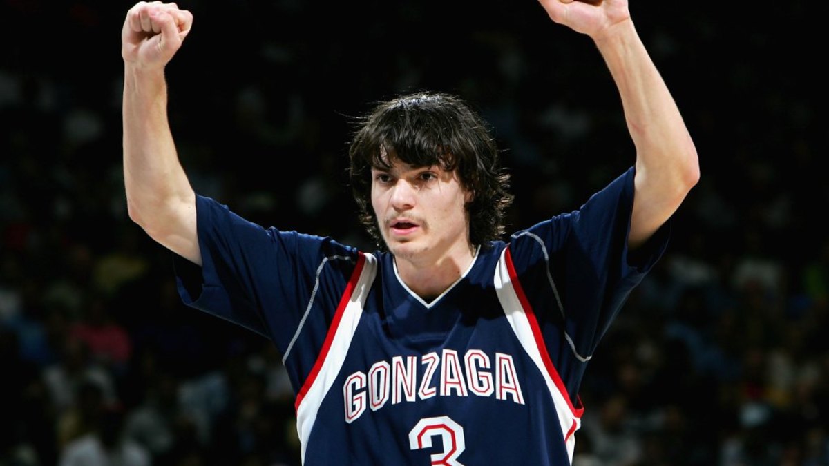 OAKLAND, CA - MARCH 23:  Adam Morrison #3 of the Gonzaga Bulldogs calls a play against the UCLA Bruins during the third round game of the NCAA Division I Men's Basketball Tournament at the Arena in Oakland on March 23, 2006 in Oakland, California.  (Photo by Jed Jacobsohn/Getty Images)