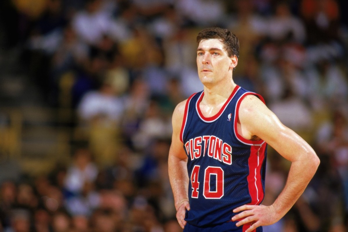 LOS ANGELES - 1987:  Bill Laimbeer #40 of the Detroit Pistons looks on during a game against the Los Angeles Lakers at the Great Western Forum in Los Angeles, California in the 1987-1988 NBA season.  (Photo by Rick Stewart/Getty Images)