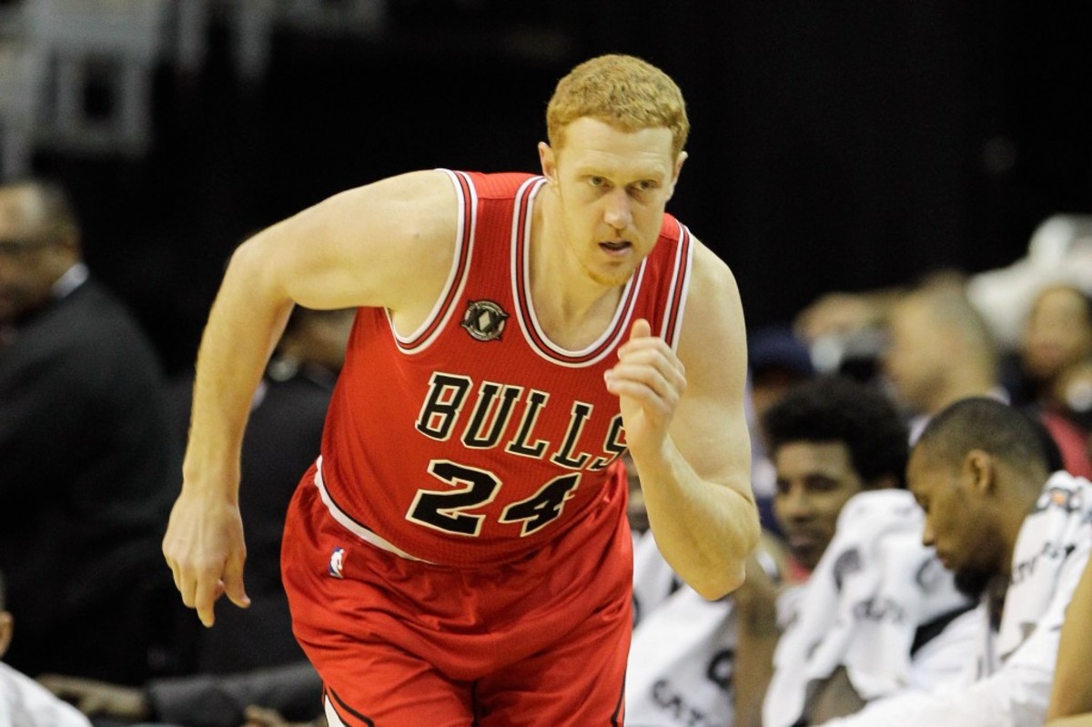 WASHINGTON, DC - FEBRUARY 28: Brian Scalabrine #24 of the Chicago Bulls against the Washington Wizards at the Verizon Center in Washington on February 28, 2011 in Washington, DC. NOTE TO USER: User expressly acknowledges and agrees that, by downloading and/or using this Photograph, User is consenting to the terms and conditions of the Getty Images License Agreement.  (Photo by Rob Carr/Getty Images)