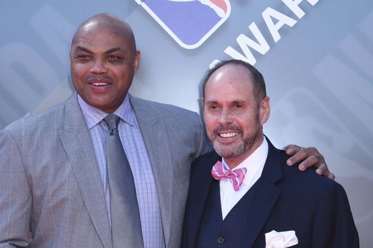 The Time Ernie Johnson Was Mad At Charles Barkley For Destroying His Game Notes