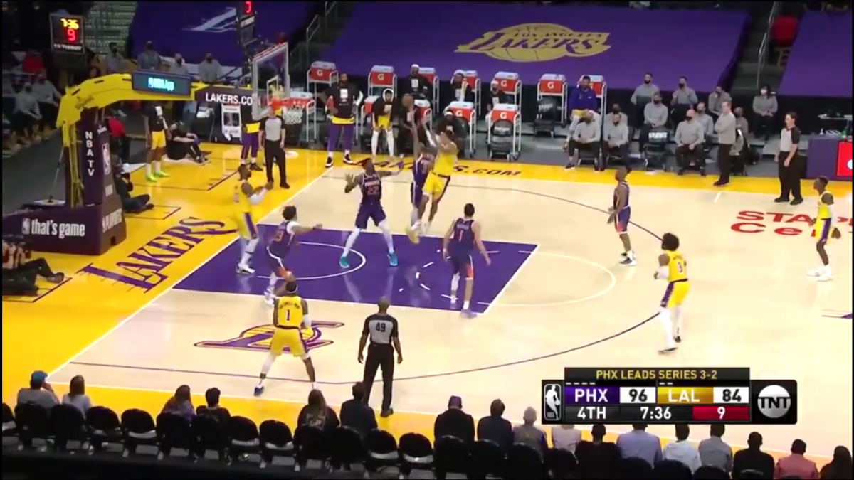 LeBron James Asked To Be Subbed Out After Kyle Kuzma's Weird Play ...