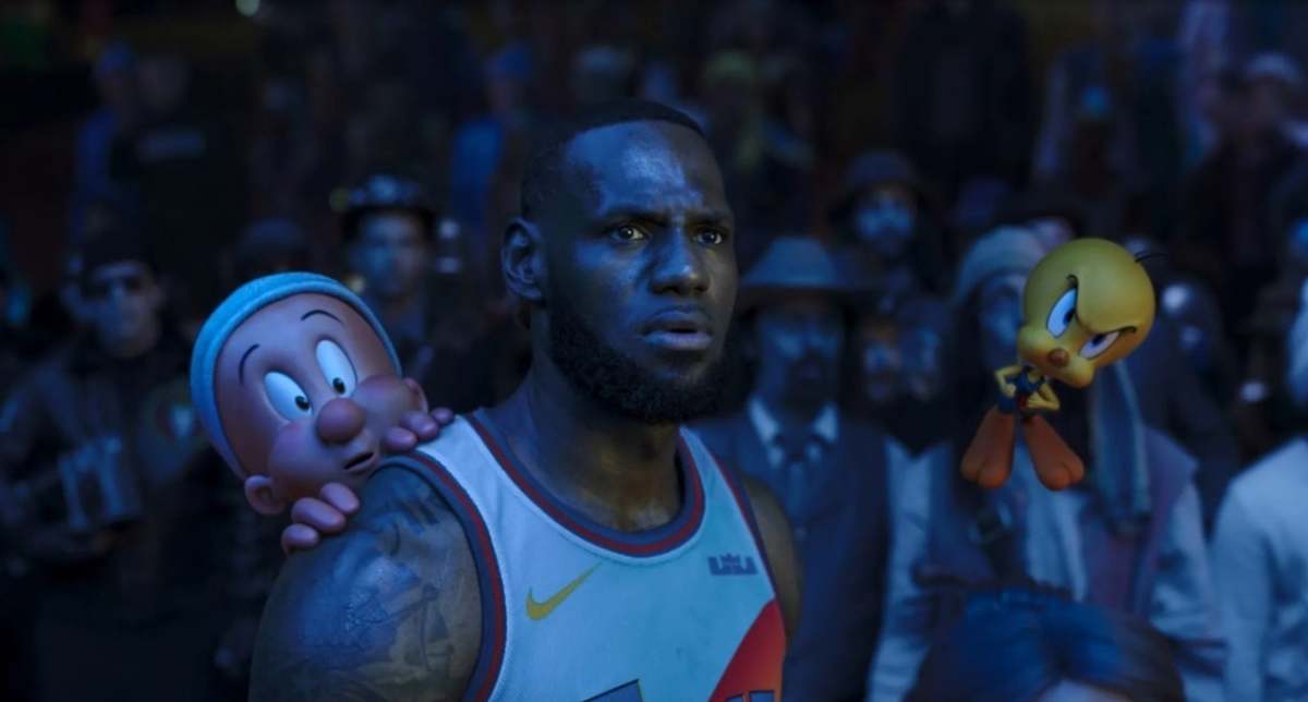 Fan Hilariously Screams At LeBron James That He Watched Space Jam 2 ...