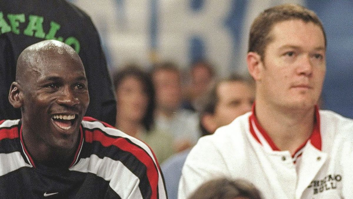 Michael Jordan Gave Luc Longley An Ultimatum Over His Play: "If He Doesn't Catch Any More Of My Passes, I'm Going To Hit Him Right In The Face With It"