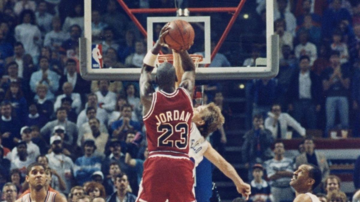 Alperne timeren pedal Michael Jordan On Taking 'The Last Shot' Over Bryon Russell: "I Would Have  Taken That Shot With Five People On Me" - Fadeaway World