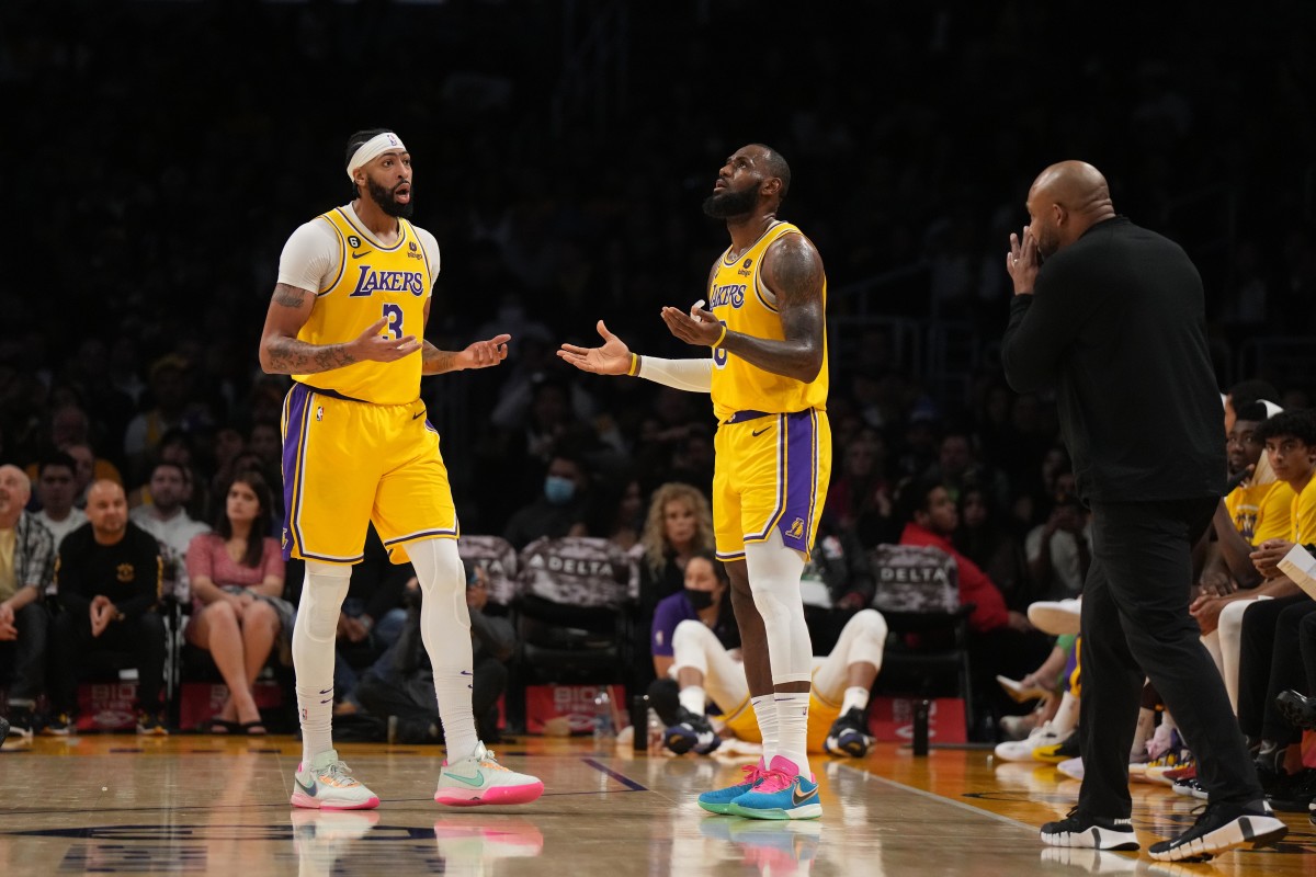 Lakers' LeBron James, Anthony Davis out vs. Raptors