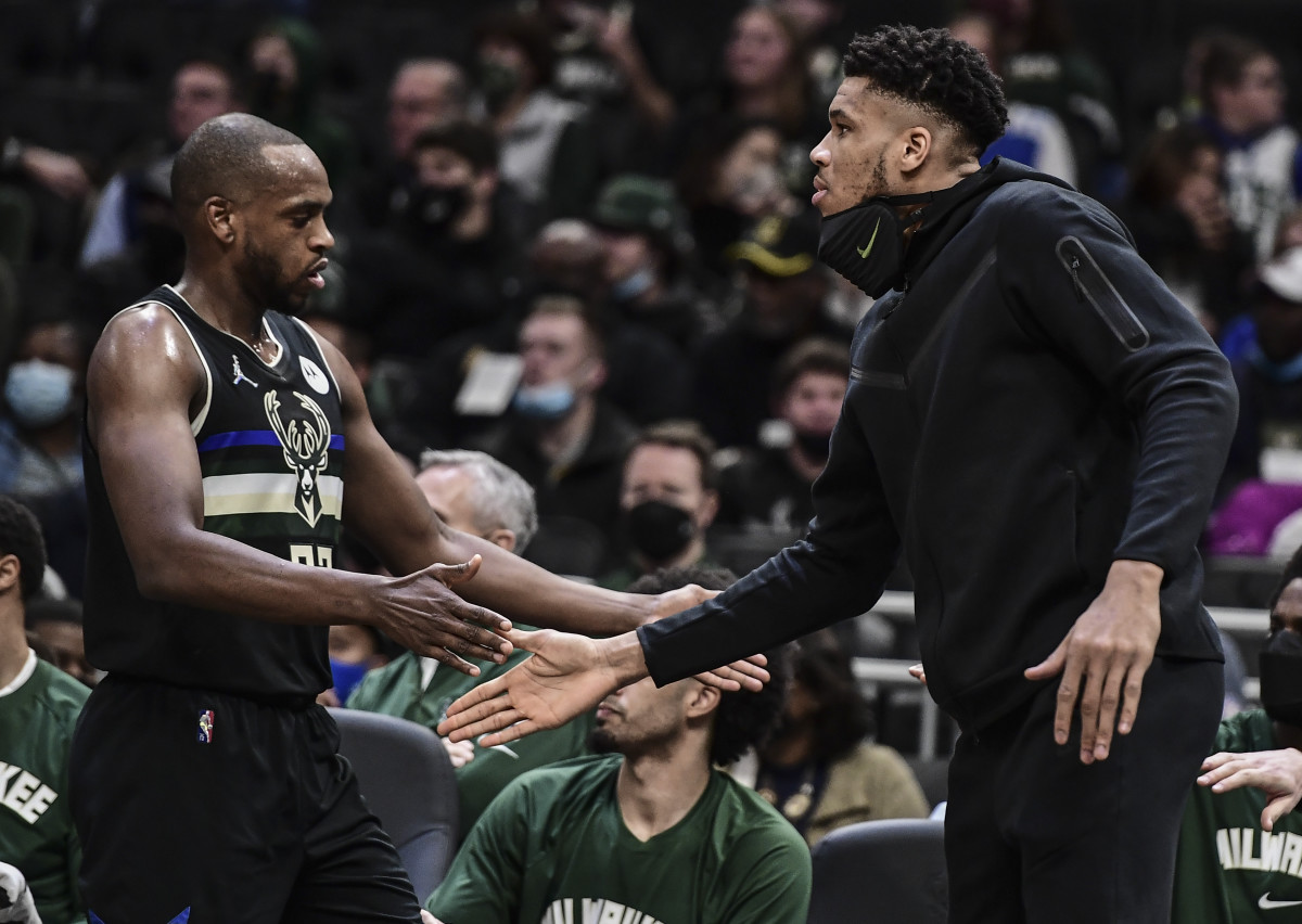 Giannis Antetokounmpo Backs Khris Middleton After His Woeful Shooting ...